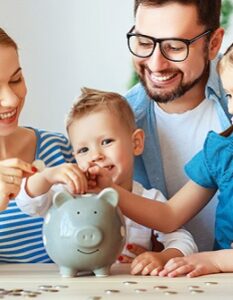 Wie spare ich Geld? 7 Tipps, wie du jeden Monat Geld sparen kannst (Foto: Shutterstock- Evgeny Atamanenko)