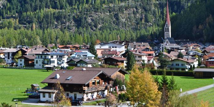 Der Trend zum Wohnen außerhalb der Stadt hält in Österreich an. Ein Dorf in Längenfeld im Ötztal in Tirol ist dem Österreicher lieber wie ein Loft in Wien (Foto: AdobeStock - hachri)