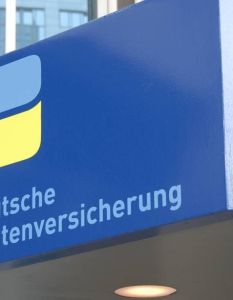 Umfrage: Über 70 Prozent glauben, Rente reicht nicht aus (Foto: AdobeStock 362329526 nmann77)